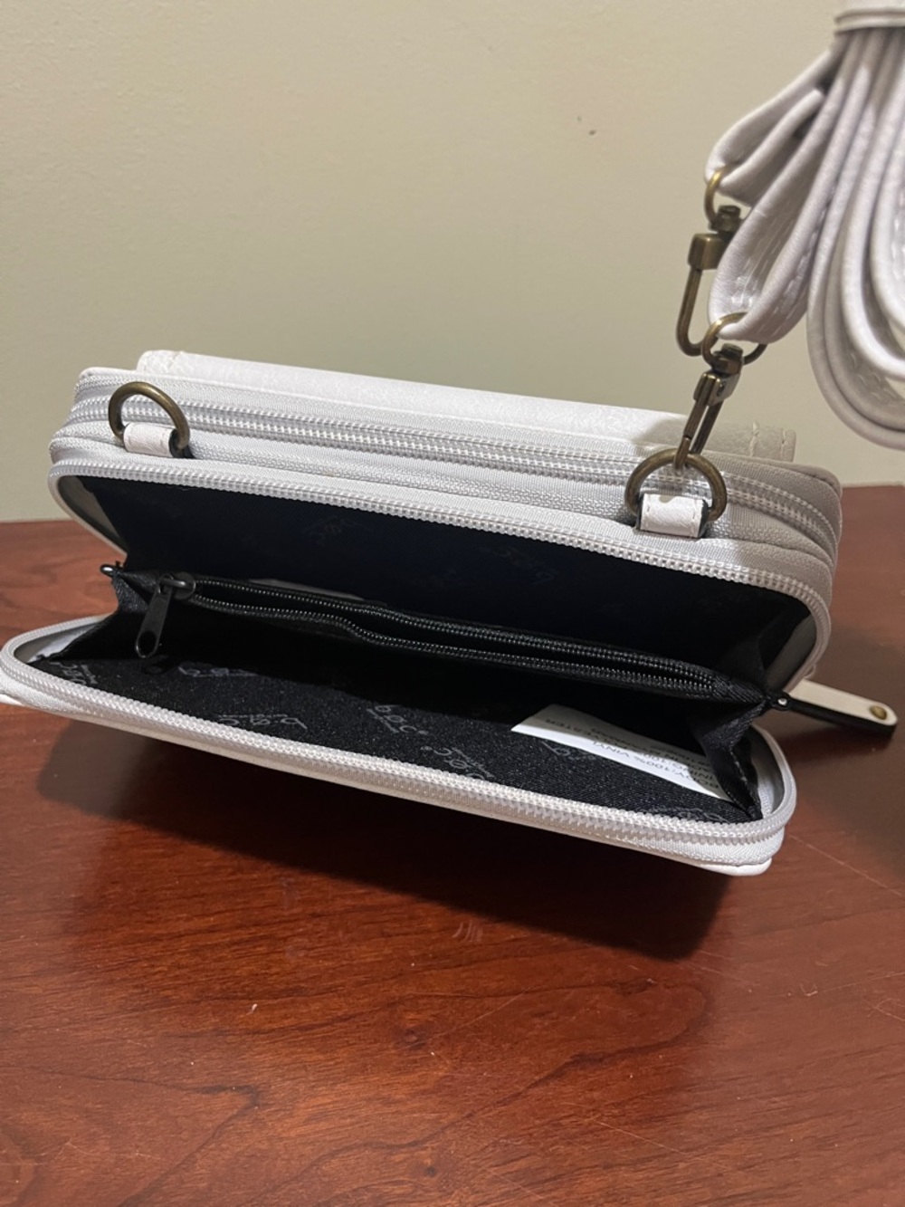 B.O.C White wristlet crossbody bag - Picture 3 of 5